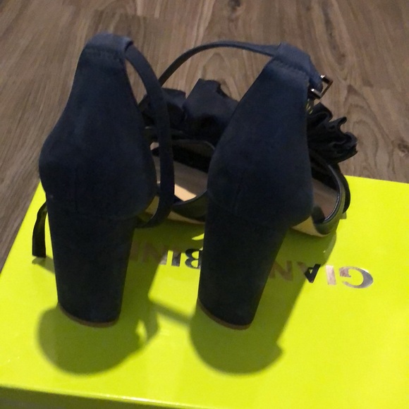 Sandals - Picture 2 of 4